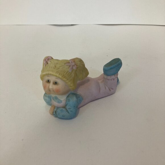 Vintage 1984 Cabbage Patch Kids Ceramic Figurine Girl Blonde Hair Pink Overalls - Picture 1 of 9